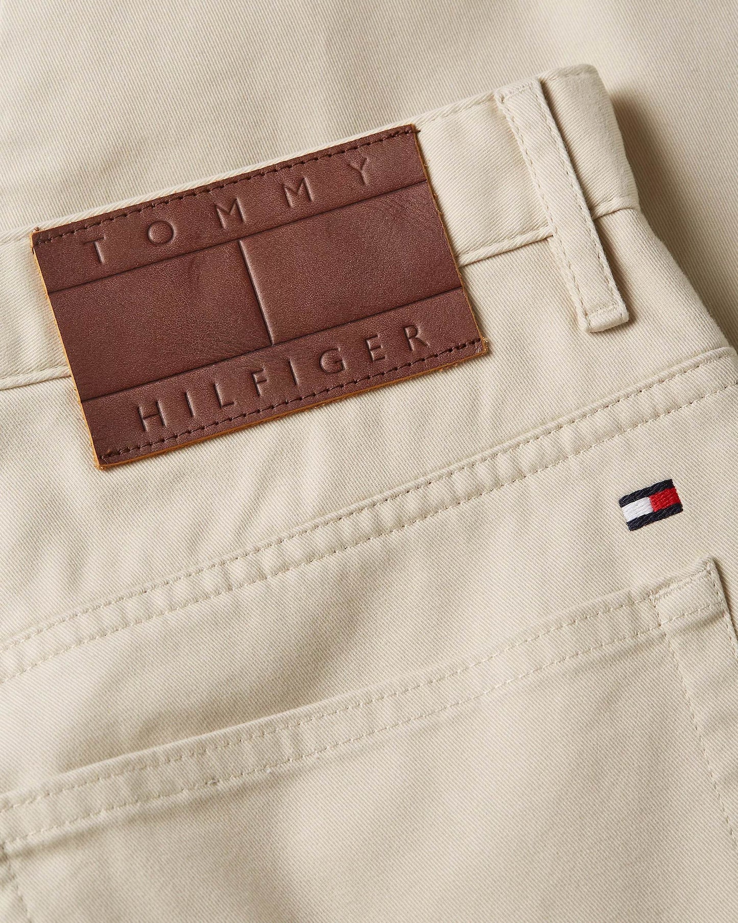 Tommy Hilfiger 1985 Collection Denton Straight Chinos - Classic beige MW0MW36429ACI_D_C4201