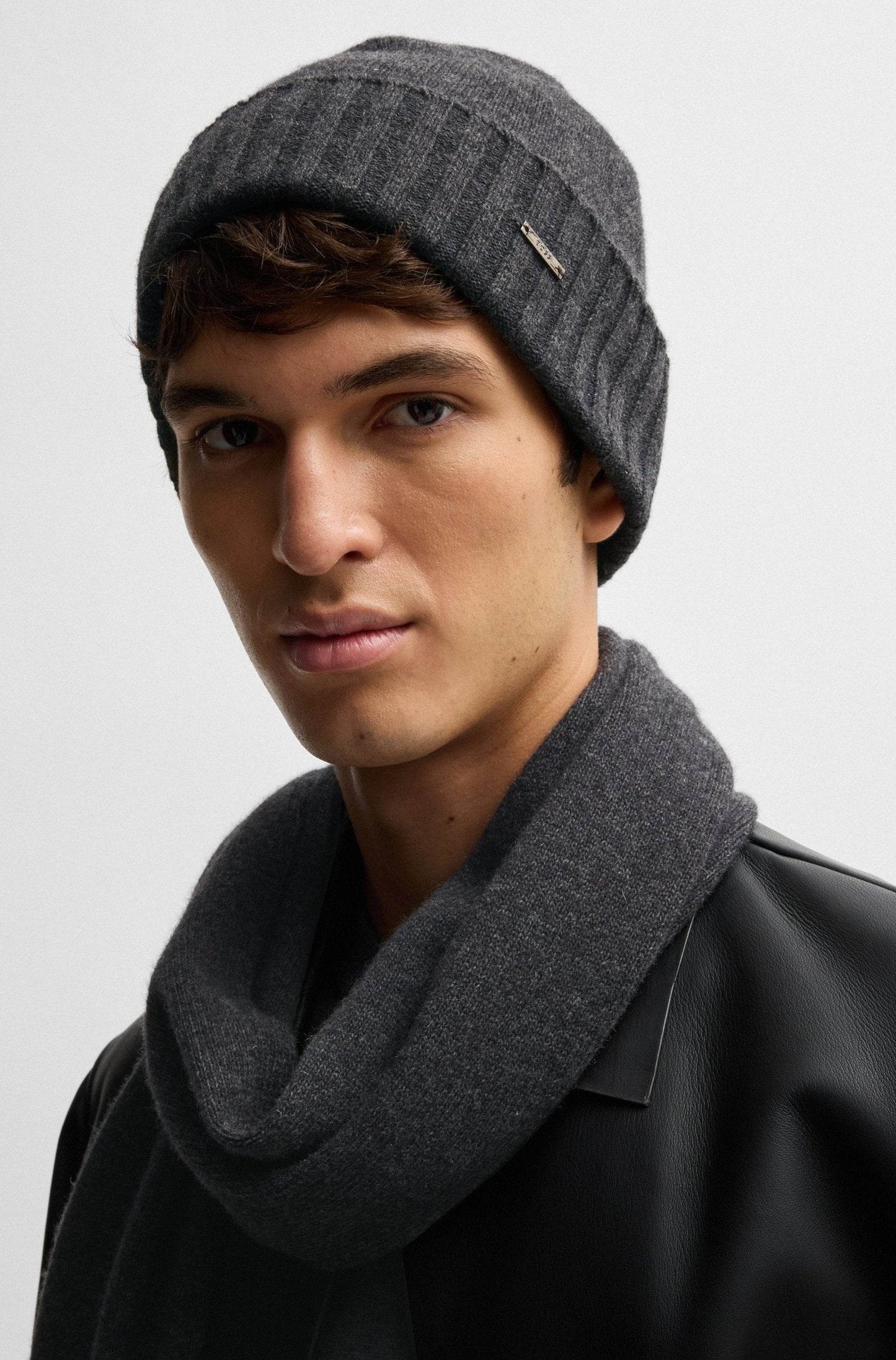 Hugo Boss Wool-blend Beanie Hat And Scarf Gift Set - Grey hbeu50533843_030_340
