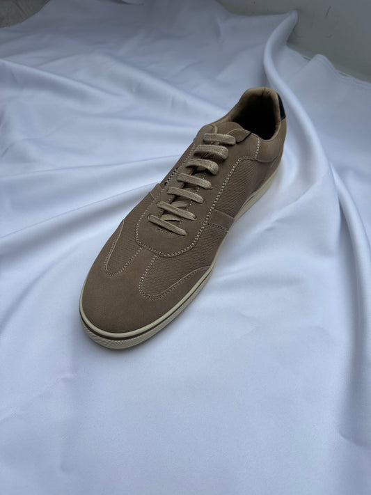 Brent Pope Evenmore trainer in beige, side view with navy heel tab