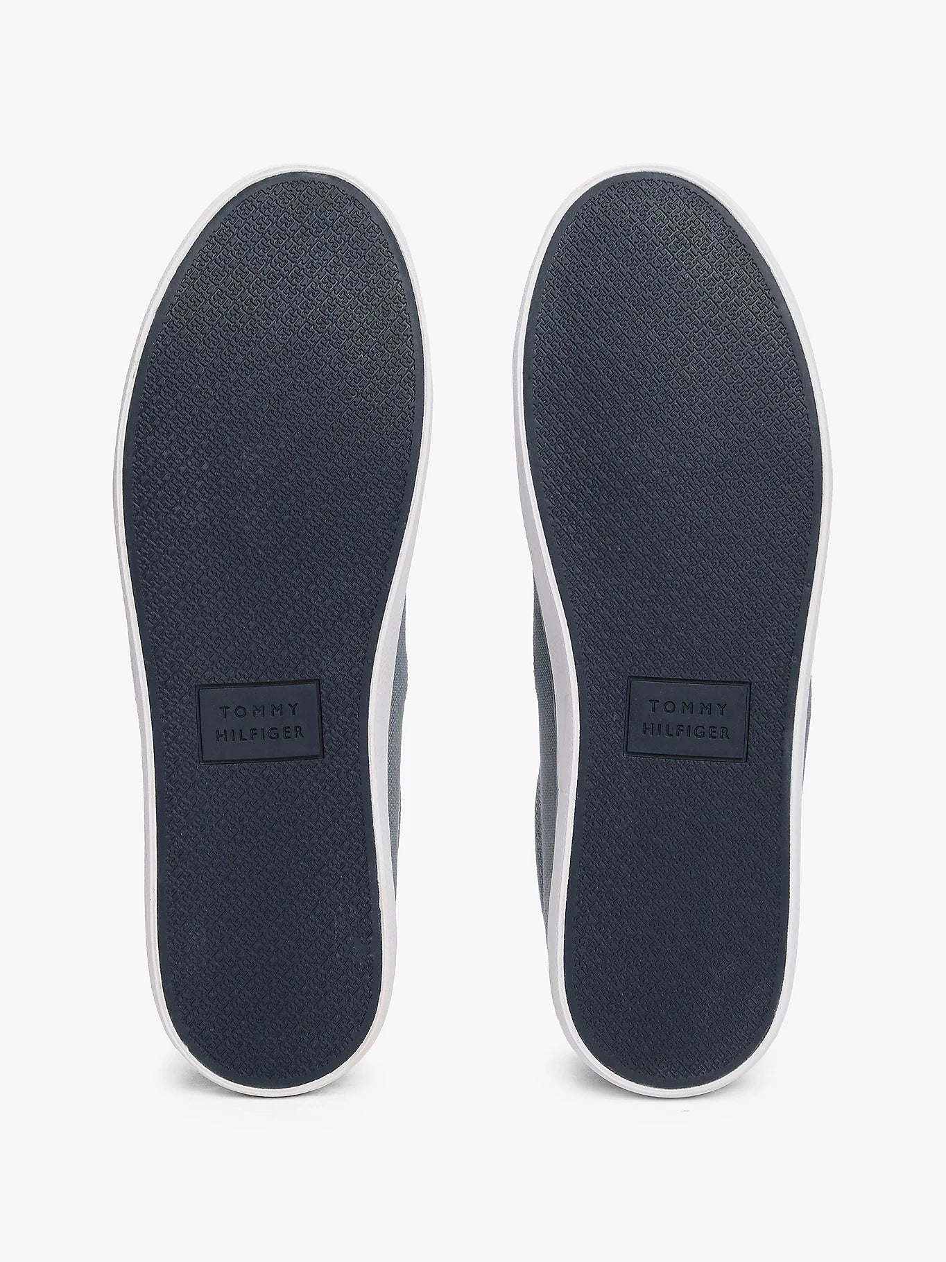 Tommy Hilfiger Logo Patch Trainers - Overcast Grey FM0FM05396_PN6_alternate4