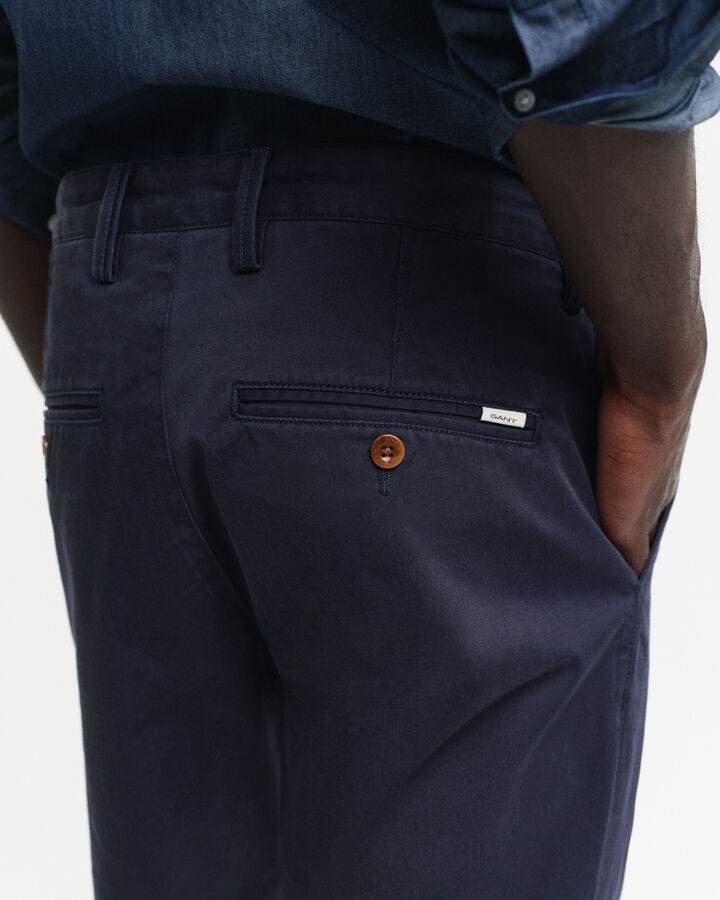 Gant Slim Fit Twill Chinos - Marine time__1733164234__202501-1505221-410-crmodel-fv-2